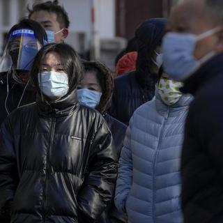 La Chine annonce un allègement général des règles sanitaires. [AP Photo - Andy Wong]
