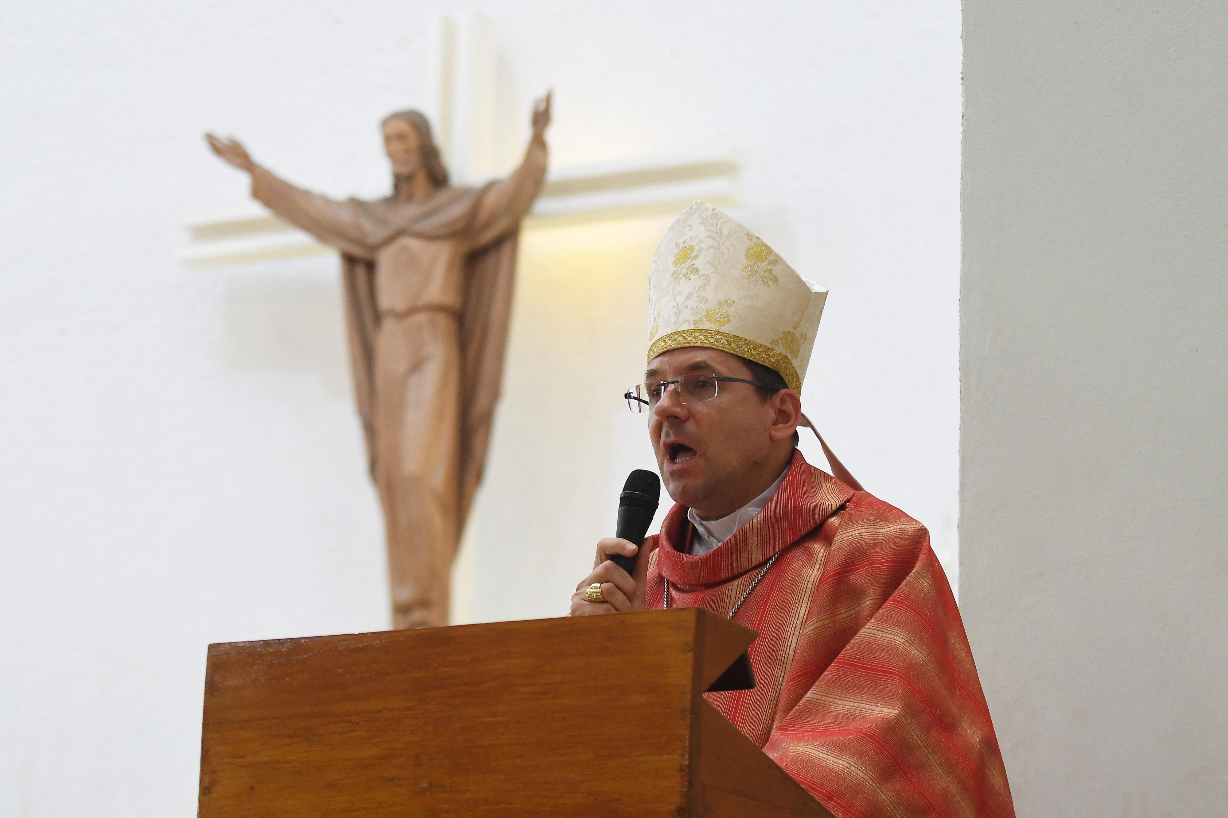 Le nonce apostolique Stanislaw Waldemar Sommertag dirige une messe en demande de justice, de démocratie et de fin de la violence, à la cathédrale métropolitaine de Managua, le 28 juin 2018. [AFP - MARVIN RECINOS]