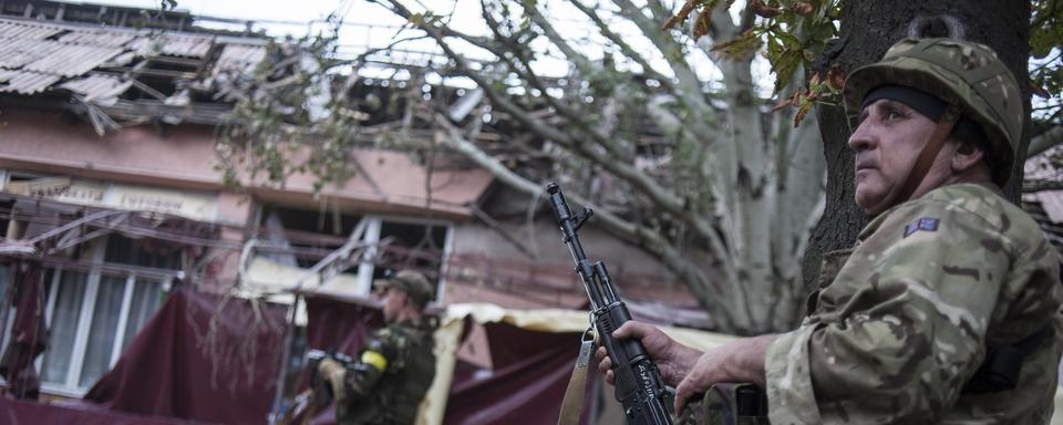 Un soldat de l'armée gouvernementale ukrainienne. [AP Photo - Evgeniy Maloletka]