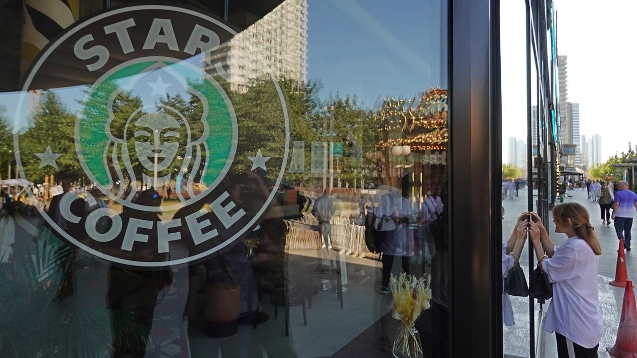 Le logo de Stars Coffee, le nouveau "Starbucks russe", qui a ouvert ses portes vendredi à Moscou [KEYSTONE - MAXIM SHIPENKOV]