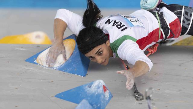 La grimpeuse irannienne Elnaz Rekab a participé aux championnats d'Asie d'escalade non-voilée [INTERNATIONAL FEDERATION OF SPORT CLIMBING / AFP - RHEA KANG]