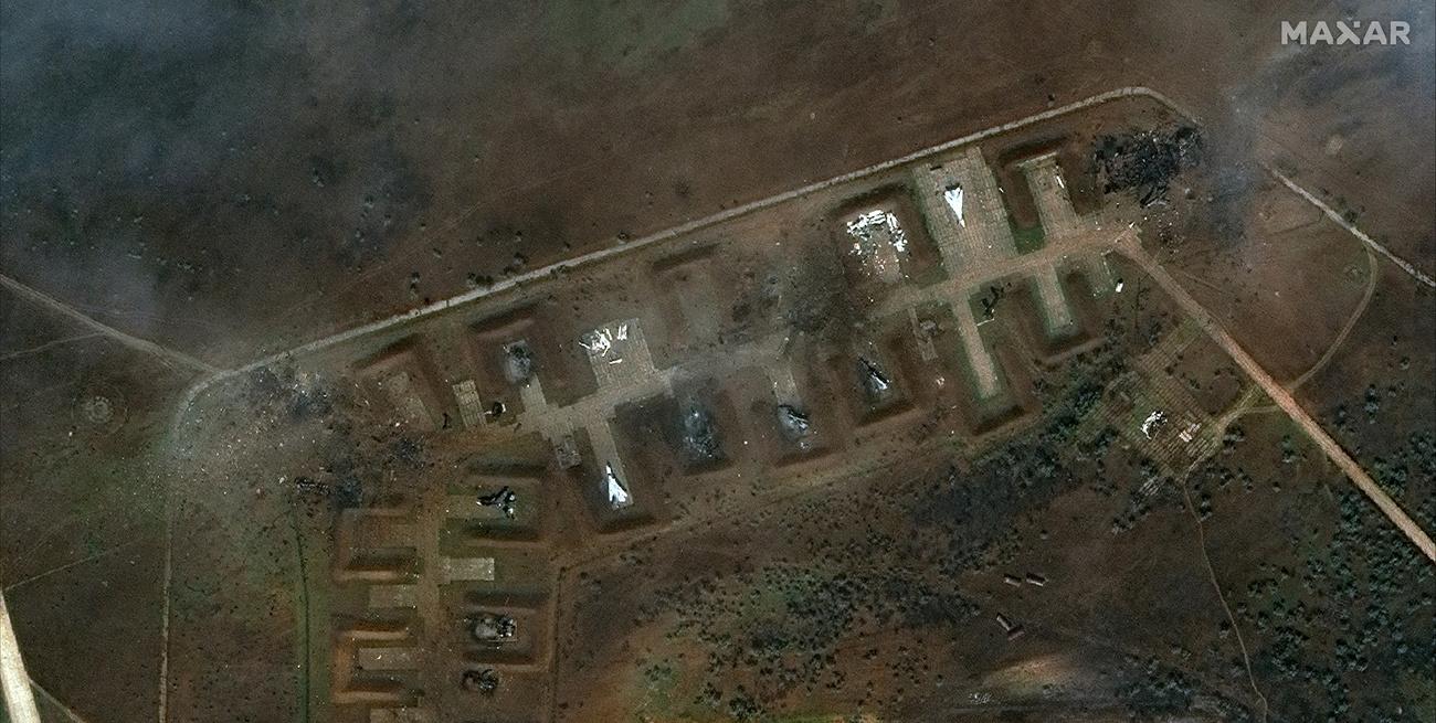 Une image satellite montrant les épaves de huit avions russes. [AP - Maxar Technologies]