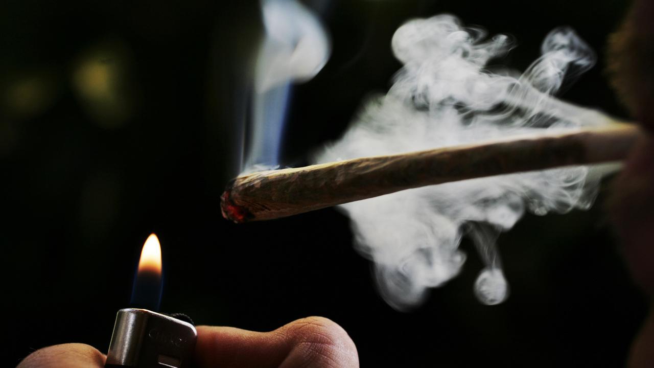 Depuis les années 1970, la vente et la consommation de cannabis sont "tolérées" aux Pays-Bas. Les autorités choisissent simplement de ne pas poursuivre les contrevenants. [Keystone - Peter Dejong]