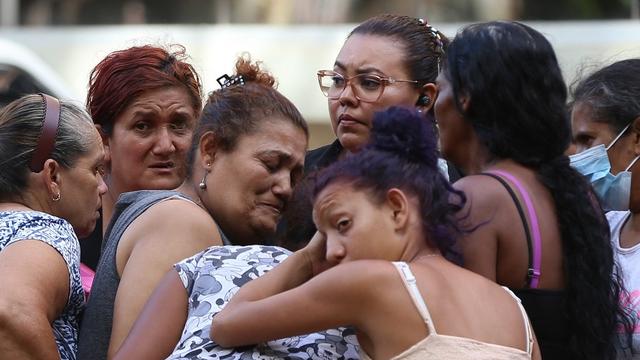 Au Honduras, des familles désespérées après une rixe mortelle dans une prison pour femmes à Tamara [AFP - Emilio Flores]