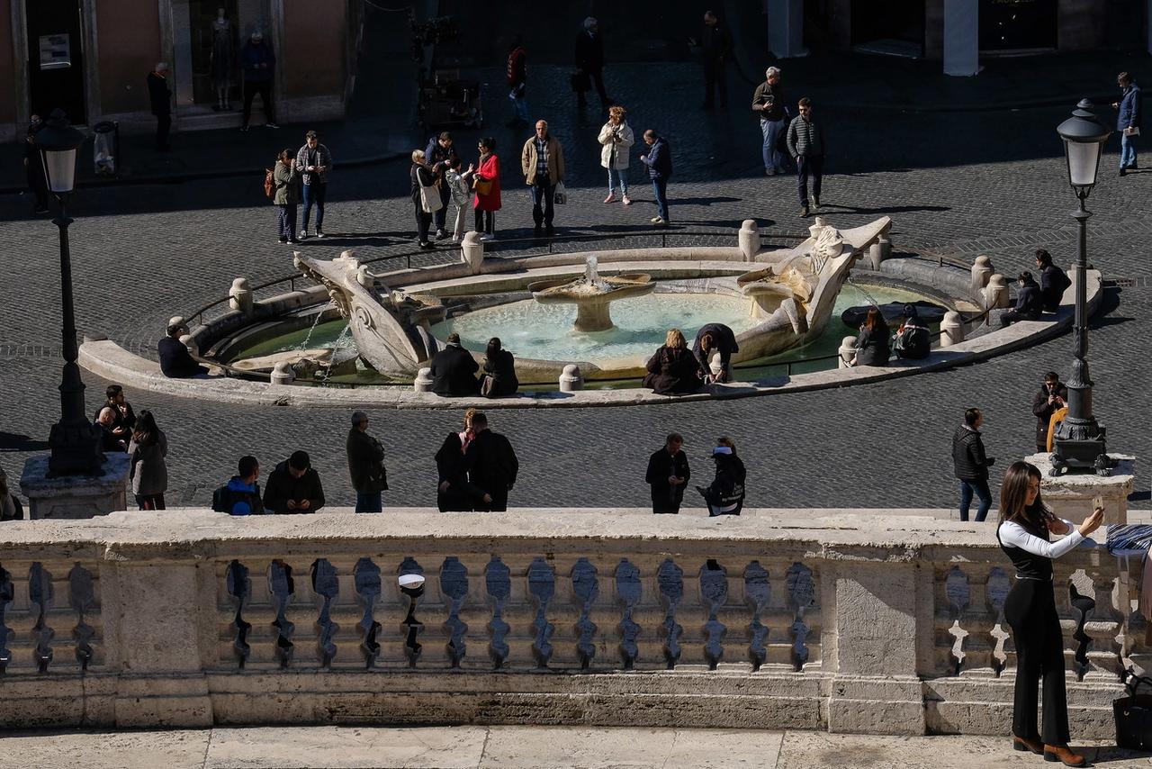 La fontaine Barcaccia de la Place d'Espagne à Rome. [EPA - Alessandro Di Meo]