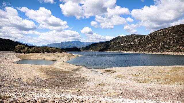 Parmi les scénarios envisagés par les scientifiques, les canicules pourraient durer jusqu'à deux mois en France, et certaines zones particulièrement exposées, comme ici dans les Pyrénées, pourraient connaître jusqu'à 90 nuits tropicales par an. [AFP - Hans Lucas]