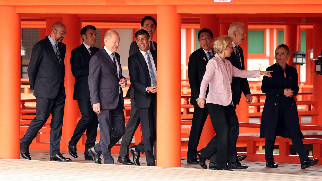Les dirigeants du sommet du G7 et de l'Union européenne se rendent au sanctuaire d'Itsukushima sur l'île de Miyajima, près d'Hiroshima, le 19 mai 2023. [AFP - JIJI PRESS]