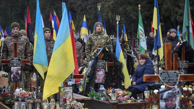 Un cérémonie en mémoire de soldats ukrainiens tombés au combat, à Lviv, le 6 décembre 2022. [REUTERS - Pavlo Palamarchuk]