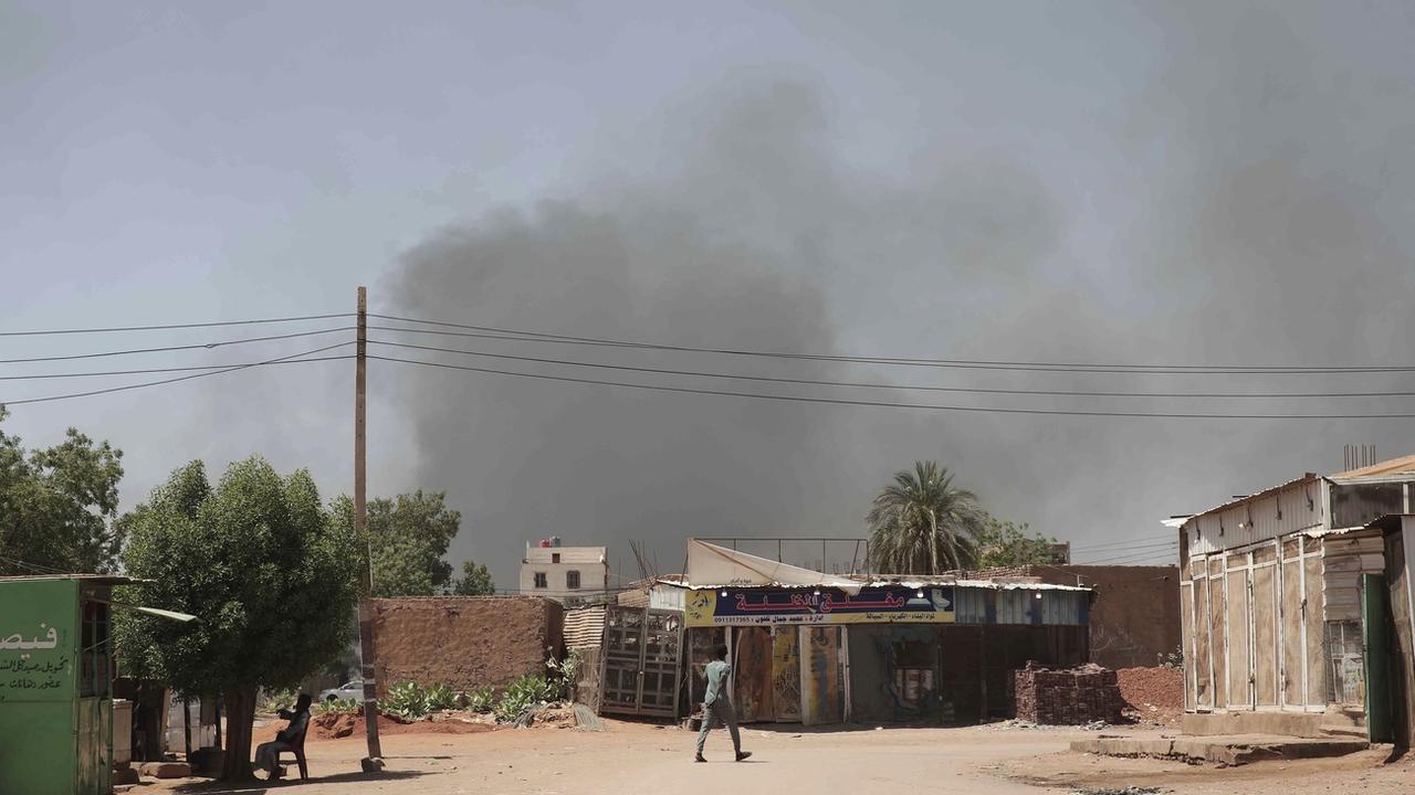 Au Soudan, les combats font rage et les appels aux armes se multiplient. [AP Photo - Marwan Ali]