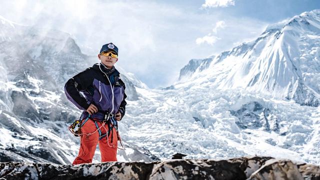 Un alpiniste népalais de 18 ans, Nima Rinji Sherpa, est devenu mercredi le plus jeune grimpeur de l'histoire à escalader les 14 sommets de plus de 8000 m d'altitude de la planète en gravissant le Shisha Pangma (Chine). [APP / 14 Peaks Expedition]