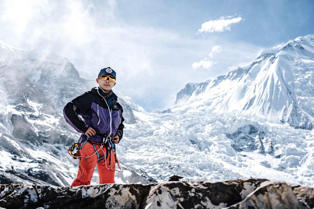 Un alpiniste népalais de 18 ans, Nima Rinji Sherpa, est devenu mercredi le plus jeune grimpeur de l'histoire à escalader les 14 sommets de plus de 8000 m d'altitude de la planète en gravissant le Shisha Pangma (Chine). [APP / 14 Peaks Expedition]