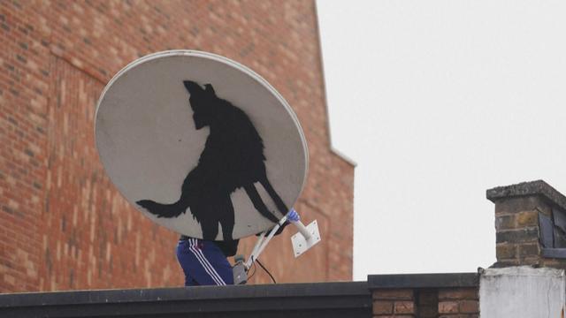 Une nouvelle oeuvre de Banksy, apparue jeudi à Londres, a été dérobée à peine une heure après avoir été revendiquée par le mystérieux graffeur. [AP]