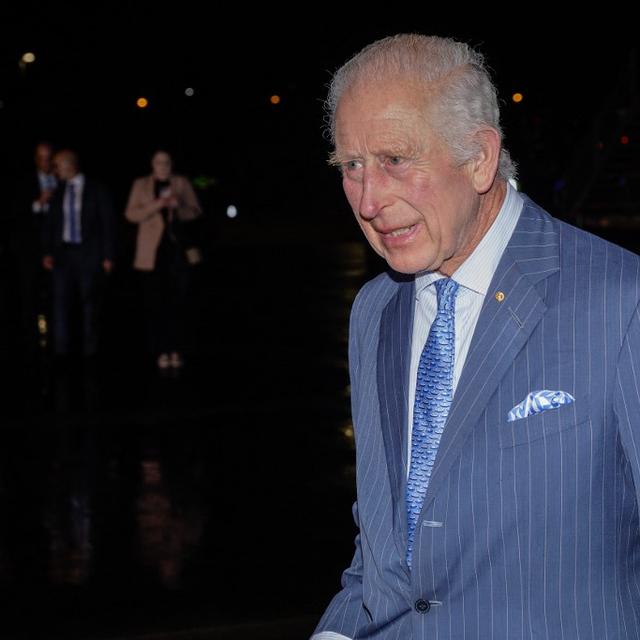 Le roi Charles III arrive à l'aéroport international de Sydney le 18 octobre 2024 pour une visite avec la reine Camilla. [AFP - BROOK MITCHELL]