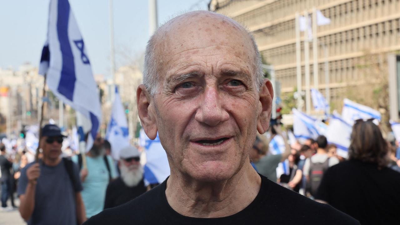 L'ancien Premier ministre israélien Ehud Olmert lors d'une manifestation contre le gouvernement de Benjamin Netanyahu en mars 2023. [AFP - JACK GUEZ]