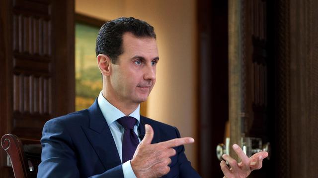 Bachar al-Assad photographié en 2016 lors d'une interview accordée au journaliste danois Rasmus Tantholdt. [KEYSTONE - SANA / HANDOUT]