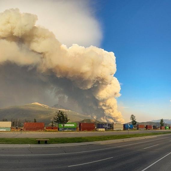 A Jasper, au Canada, les dégâts sont considérables, les autorités parlant de 30% à 50% de la ville détruite par les flammes. [AFP - JASPER NATIONAL PARK]