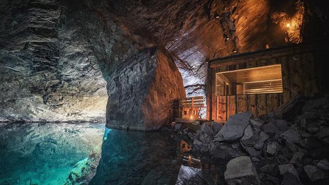 A 90 mètres de profondeur, quelque part sous la région de Bergslagen (centre de la Suède), un sauna accueille des clients dans une ancienne mine de fer. [Adventuremine]