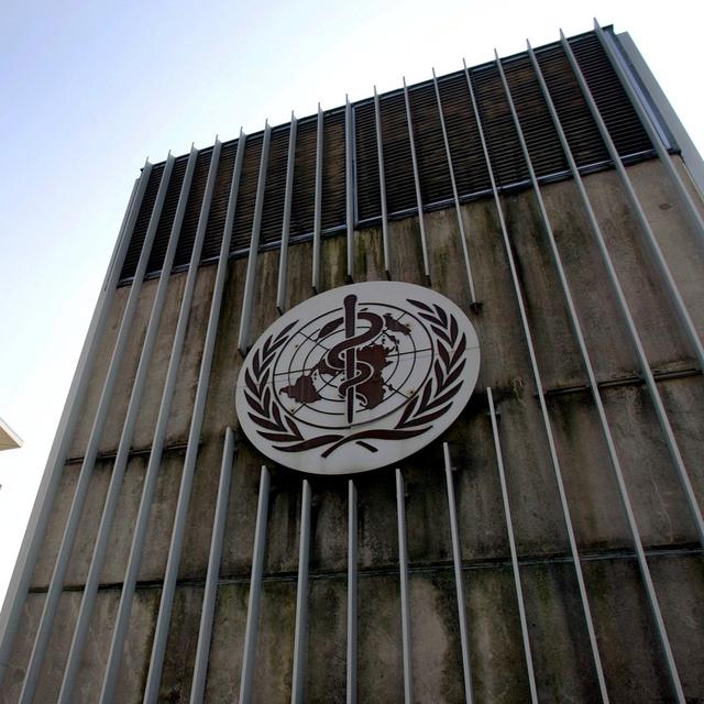 Le siège de l'Organisation mondiale de la santé (OMS) photographié à Genève, le dimanche 16 mars 2003. [KEYSTONE - FABRICE COFFRINI]