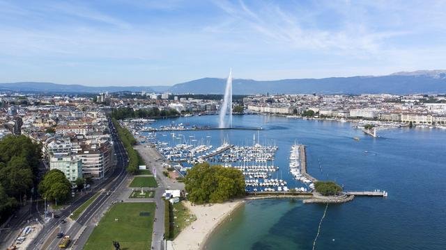 Vue sur la plage des Eaux-Vives à Genève. [Keystone - Salvatore Di Nolfi]