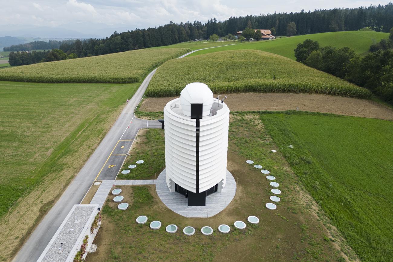 Le hameau d'Uecht (BE) est considéré comme un lieu idéal pour un observatoire. Il se trouve dans une région où la pollution lumineuse est la plus faible. [Keystone - Peter Klaunzer]