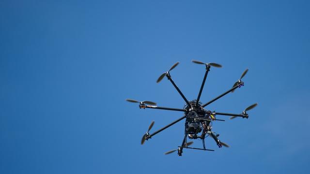 L'aéroport de Cointrin sera bientôt équipé d'un drone, qui effectuera des missions de contrôle sécuritaire (photo d'illustration) [Keystone - Patrick Pleul]