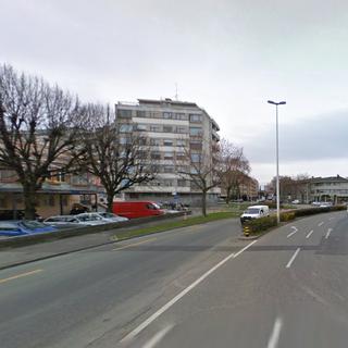 Les fourgons se trouvaient dans la cour du centre de formation de la police, route de Veyrier à Carouge (image d'illustration, Google Street View). [Google Street View]