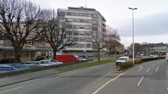 Les fourgons se trouvaient dans la cour du centre de formation de la police, route de Veyrier à Carouge (image d'illustration, Google Street View). [Google Street View]