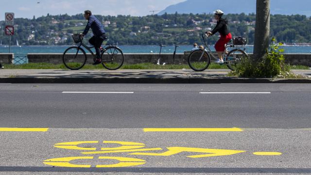 Le Conseil d’Etat genevois s’écharpe sur les sanctions à prendre contre les cyclistes [Keystone - Martial Trezzini]