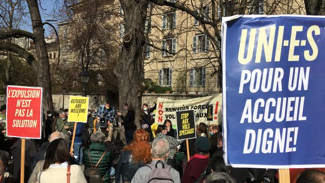 près de 300 personnes se sont réunies à Genève pour dénoncer les renvois forcés vers l'Ethiopie [RTS - Adrien Krause]