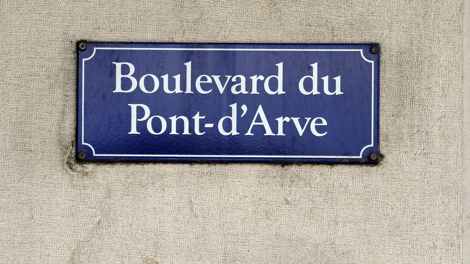 Le boulevard du Pont-d'Arve sera rouvert à la circulation vendredi à Genève. [Keystone - Martial Trezzini]