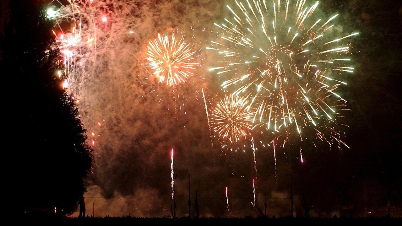 La grande majorité des communes helvétiques ont décidé d'annuler les traditionnels feux d'artifice du 1er août (illustration). [Keystone - Andree-Noelle Pot]