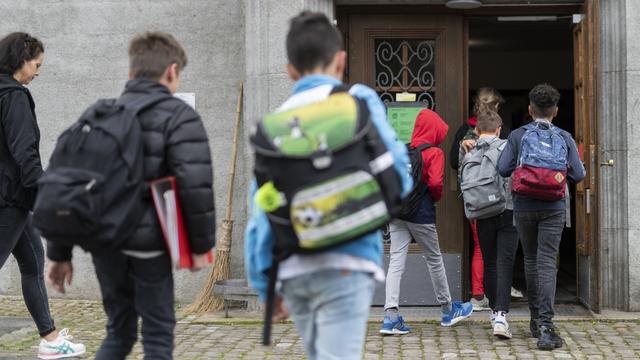 En Suisse romande, les élèves feront leur rentrée à partir du mois d'août (image d'illustration). [Keystone - ALESSANDRO DELLA VALLE]