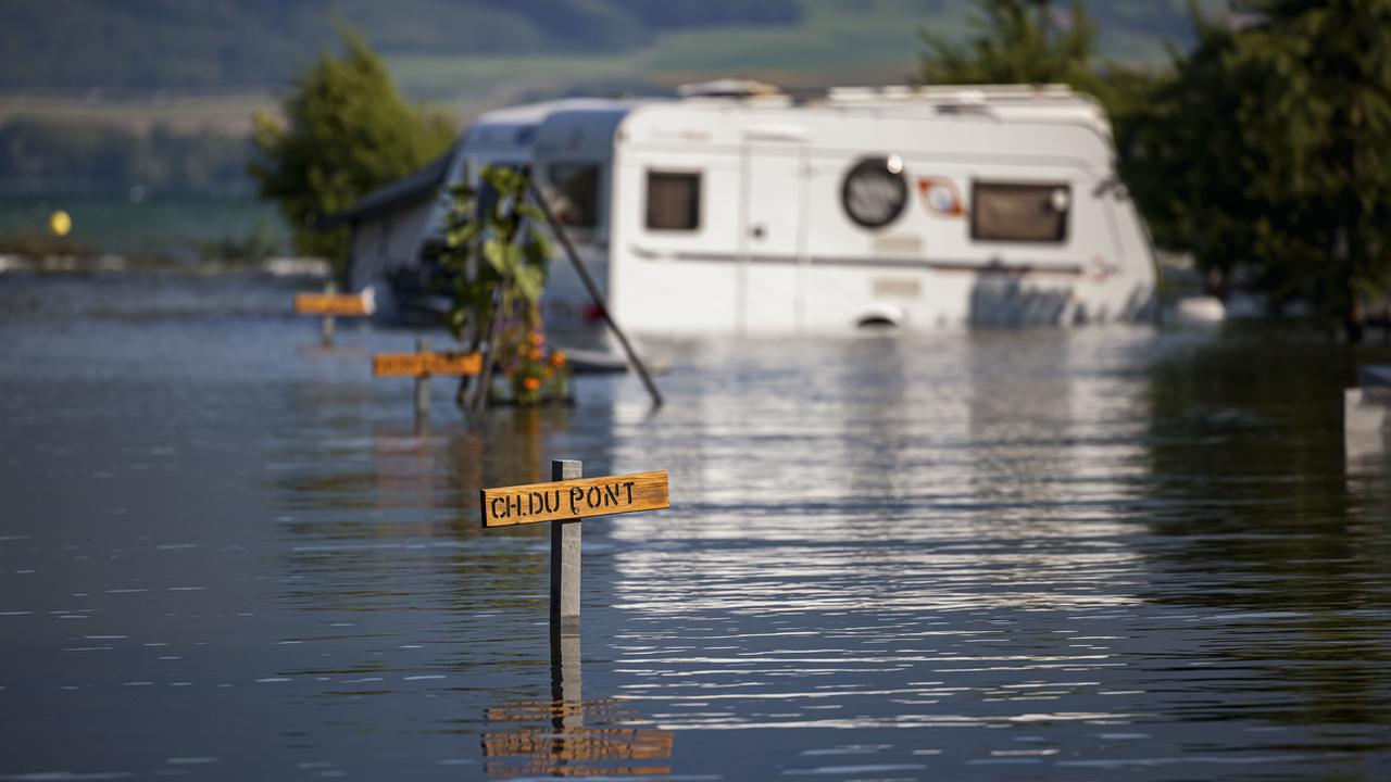 Les campings vaudois inondés par le lac de Neuchatel seront indemnisés [Keystone - Valentin Flauraud]