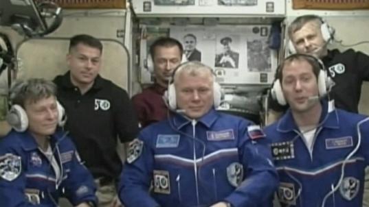 Les trois nouveaux astronautes sont entrés dans l'ISS dans la nuit de samedi à dimanche. [NASA TV]