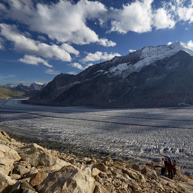 Les glaciers, (ici Aletsch), diminuent d'année en année à cause du réchauffement climatique. [Keystone - Denis Balibouse]