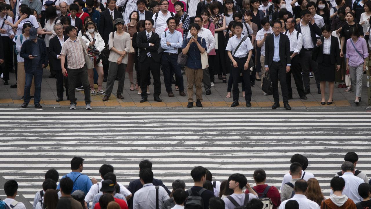 La population japonaise (ici Tokyo) pourrait passer de 128 million à 60 en 2100. [Keystone/ AP Photo - Jae C. Hong]