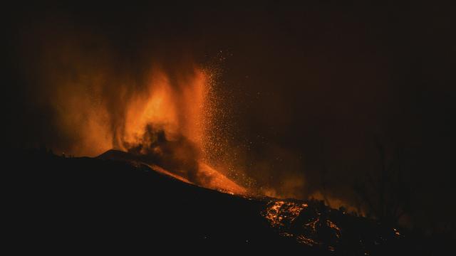 Le volcan Cumbre Vieja à La Palma, une des îles Canaries, est entré en éruption. [AP Phot - Jonathan Rodriguez]