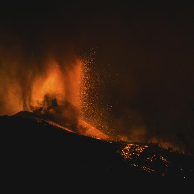 Le volcan Cumbre Vieja à La Palma, une des îles Canaries, est entré en éruption. [AP Phot - Jonathan Rodriguez]