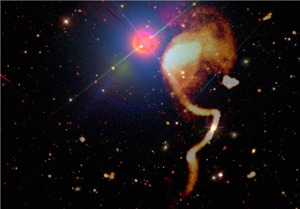 Une image de la galaxie ElaisN1 superposée à une image optique du ciel. [AFP - Observatoire de Paris -PSL]