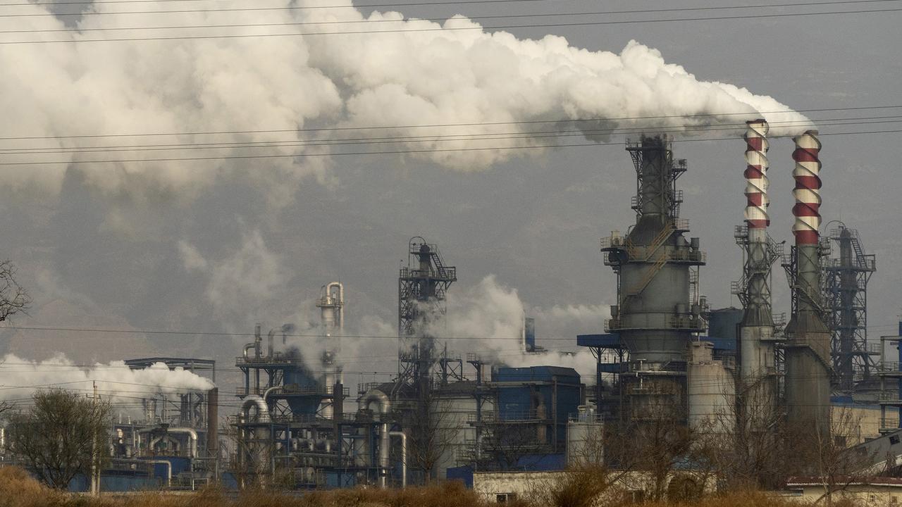 Une usine à charbon à Hejin en Chine. [AP Photo - Olivia Zhang]