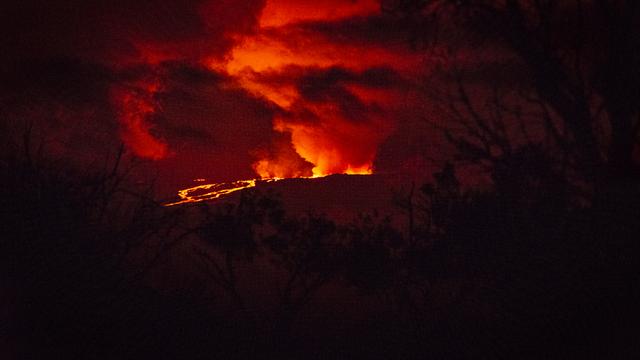 Le volcan Mauna Loa, situé à Hawaï, entre en éruption pour la première fois depuis 1984 [AFP - RONIT FAHL]