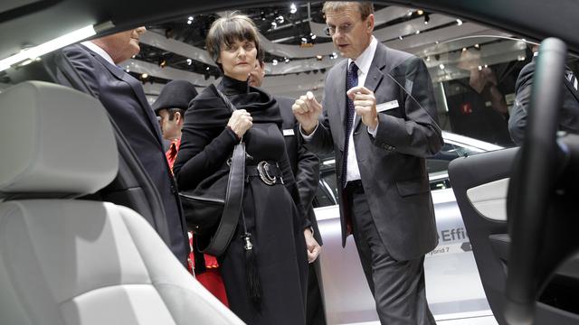 Micheline Calmy-Rey en visite officielle au salon de l'automobile à Genève [Reuters - Denis Balibouse]