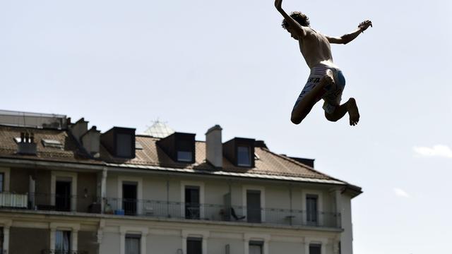 Il fait plus chaud en ville à cause de l'effet "îlot de chaleur urbain" [Keystone - Martial Trezzini]