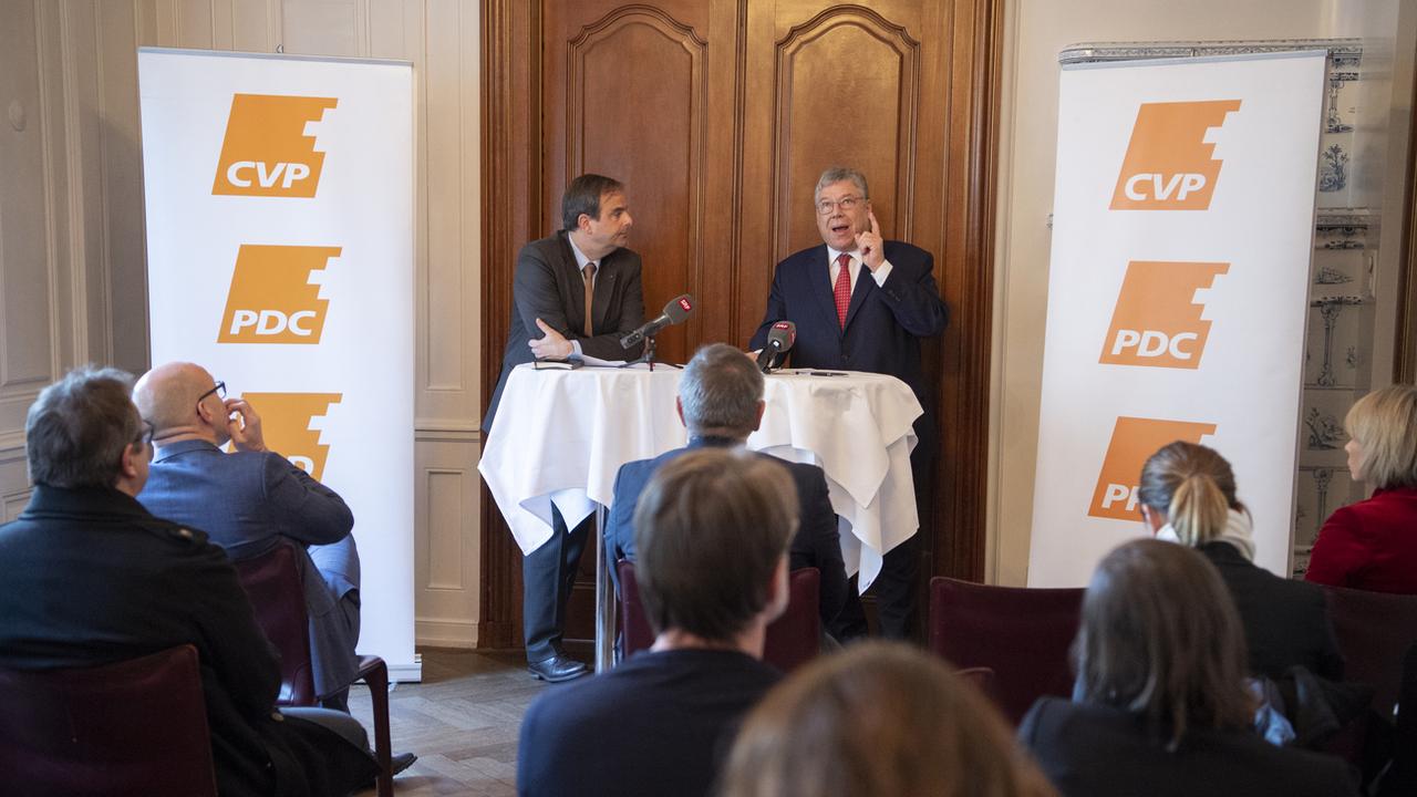 Le président du PDC Gerhard Pfister (gauche) et le vice-président du parti Filippo Lombardi. [Keystone - Anthony Anex]