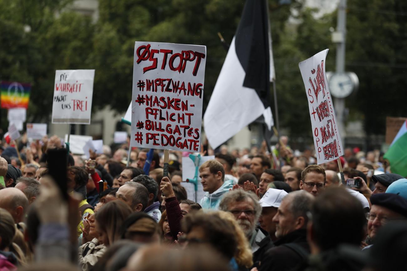 A Zurich, les manifestants n'ont pas respecté les gestes barrières. [Keystone - Alexandra Wey]