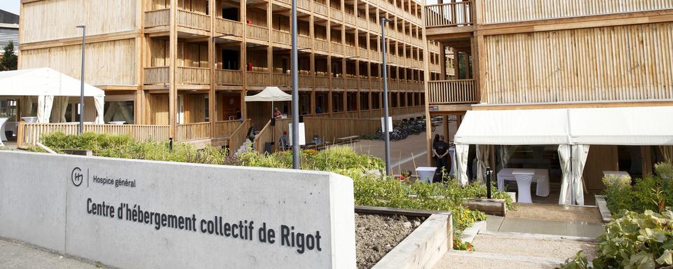 Vue des bâtiments du nouveau centre d'hébergement collectif pour migrants de Rigot. [Keystone - Salvatore Di Nolfi]