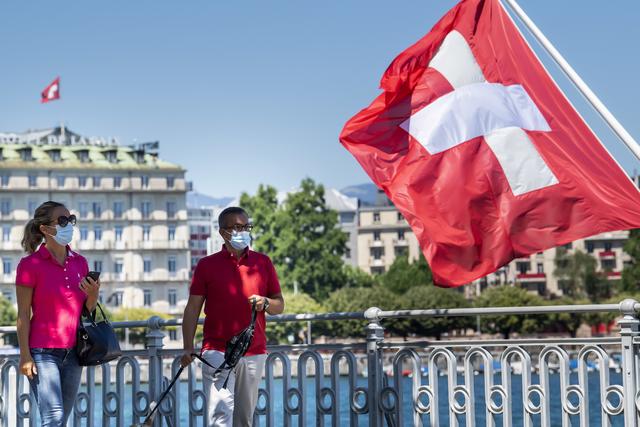 La barre des 50'000 cas de SRAS-CoV-2 a été atteinte en Suisse ce week-end. [Keystone - Martial Trezzini]