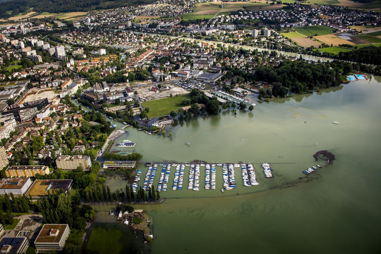 Vue aérienne des inondations à Bienne. [Jean-Christophe Bott]