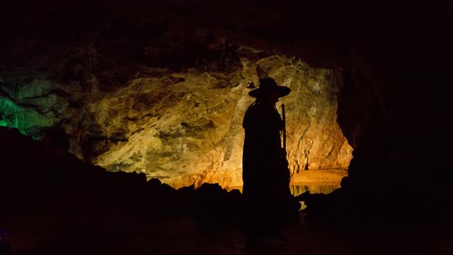 Une sorcière dans une grotte. [Image d'illustration] [AP Photo - Matt Dunham]