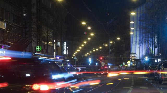 La rue de Lausanne à Genève illuminée par l'éclairage public. [Keystone - Salvatore Di Nolfi]